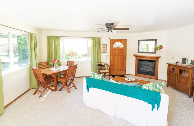 Ama'u Lani Cottage minutes from Volcano Village & Hawaii Volcanoes National Park