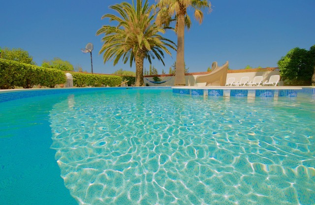 Amazing 6 Bed Villa. Pool with slide & toddlers pool