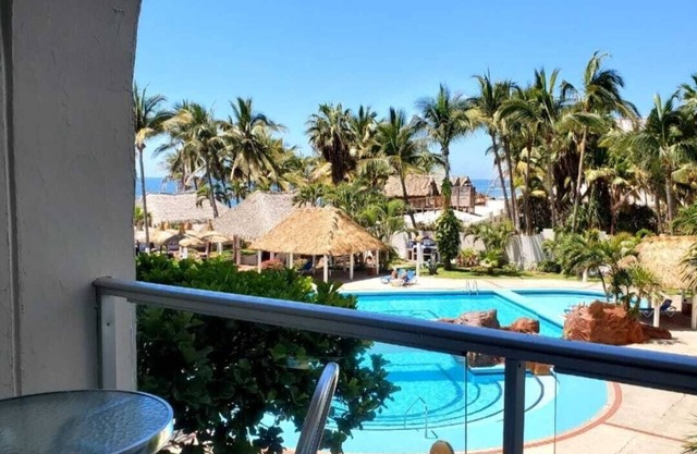 Amazing Beach Front 105 Condo