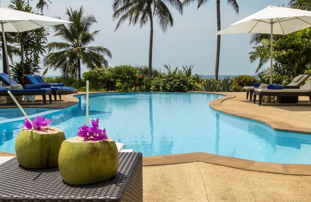 Amazing Beachfront 4BRM Villa with pool