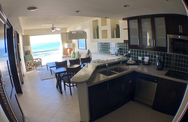 Amazing Beachfront Condo In the best location in Cancun XMAS & NEW YEARS