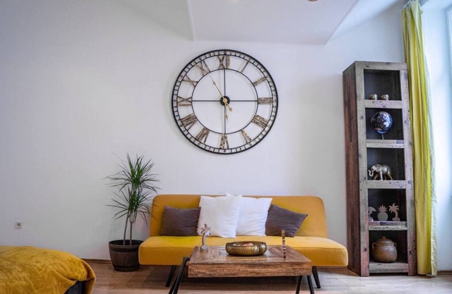 Amazing & Comfy 4 Apartment Complex for 14 People.