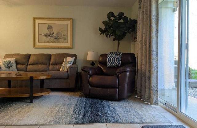 Amazing deal on longer stays ! Comfy 2-bedroom near everything in Tallahassee.