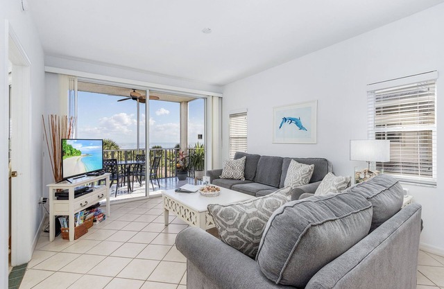Amazing Direct Ocean Gulf Front Beach Views Condo!
