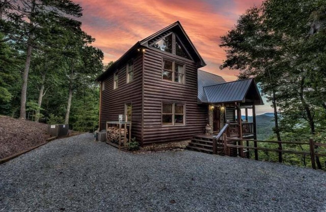 Amazing Grace- Screened Porch | Panoramic Views | Hot Tub | Outdoor Fireplace
