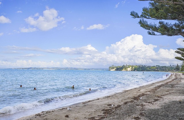 Amazing Home By Beach - Aircon-ed