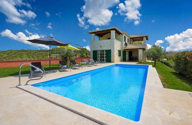 Amazing home in Kastelir-Labinci