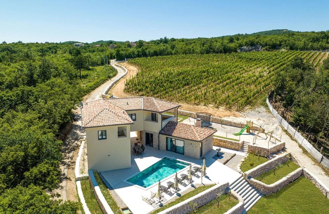 Amazing home in Bartici with WiFi