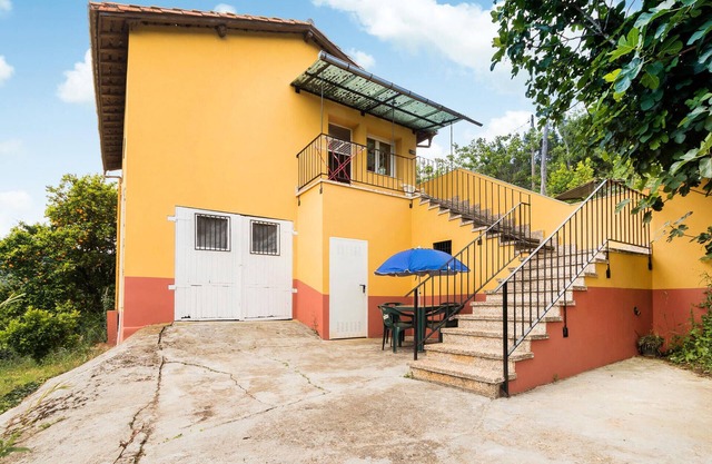 Amazing home in Candamo with kitchen