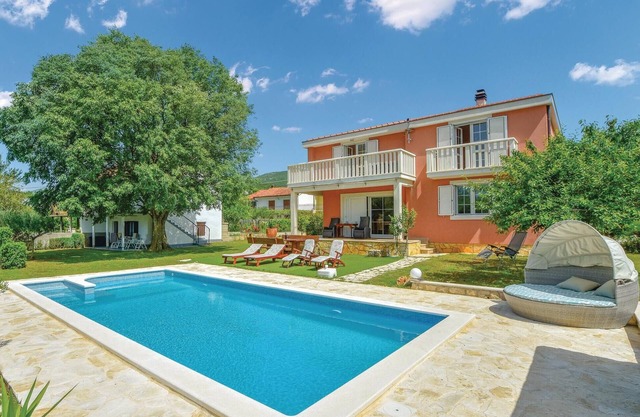 Amazing home in Dicmo with WiFi