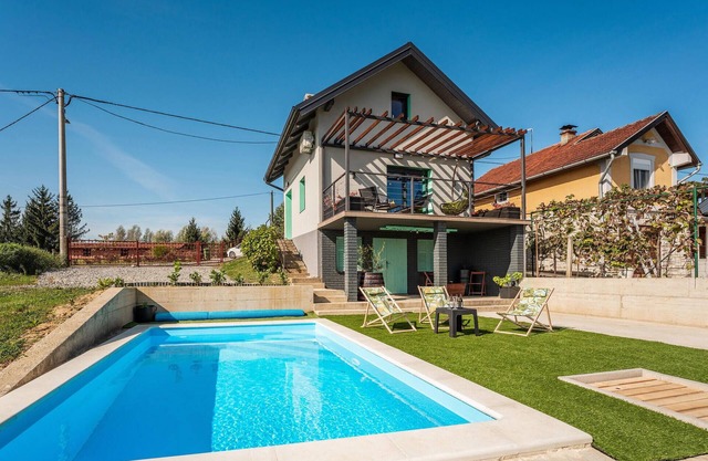 Amazing home in Gornje Plavnice