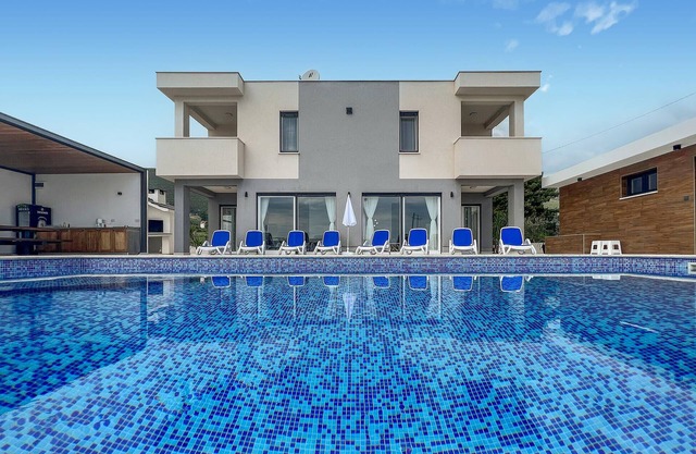 Amazing home in Kastel Novi