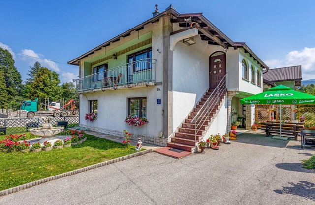 Amazing home in Lic with WiFi