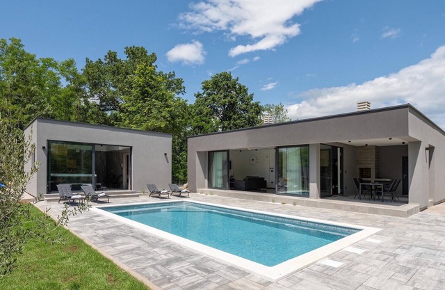 Amazing home in Nedescina with sauna