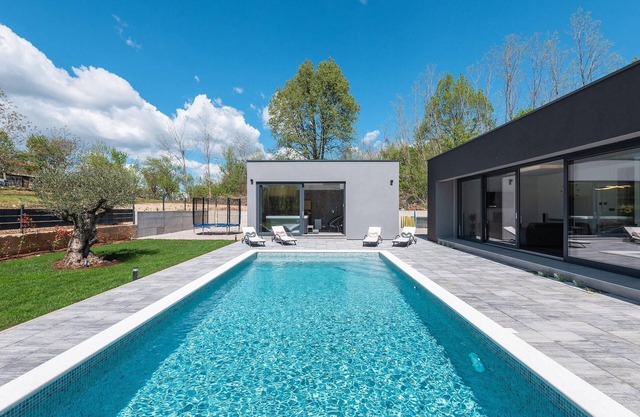 Amazing home in Nedescina with sauna