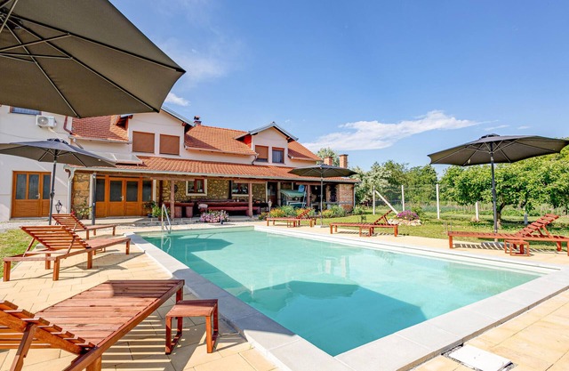 Amazing home in Oljasi with sauna