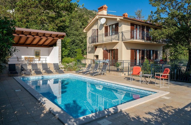 Amazing home in Plomin with kitchen