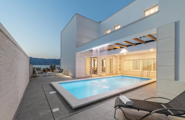 Amazing home in Povlja