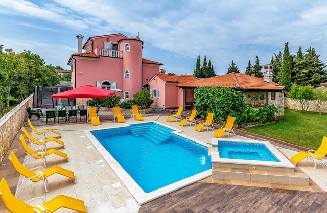 Amazing home in Pula with sauna