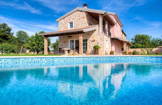 Amazing home in Umag with sauna