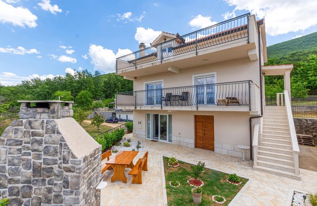 Amazing home in Vrlika with WiFi