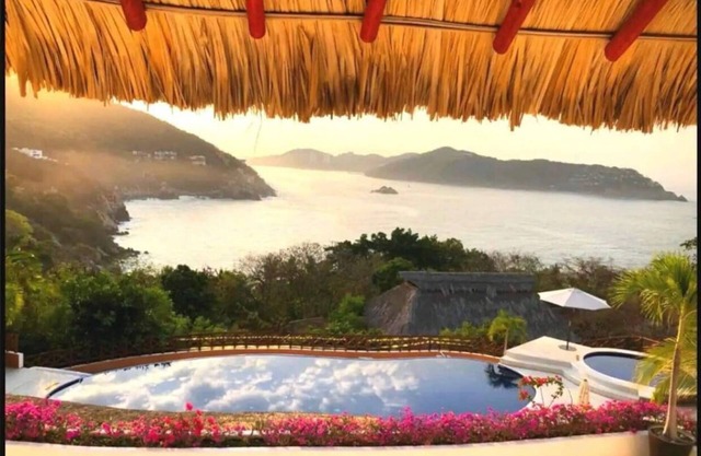 AMAZING HOUSE IN CONDO