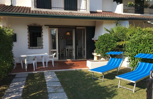 Amazing villa with private garden and pool