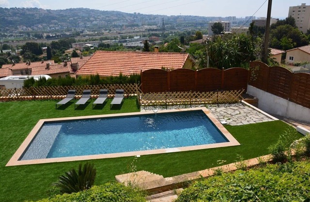Amazing new 3 rooms - WIFI - AIRCON - SWIMMING POOL - GARDEN