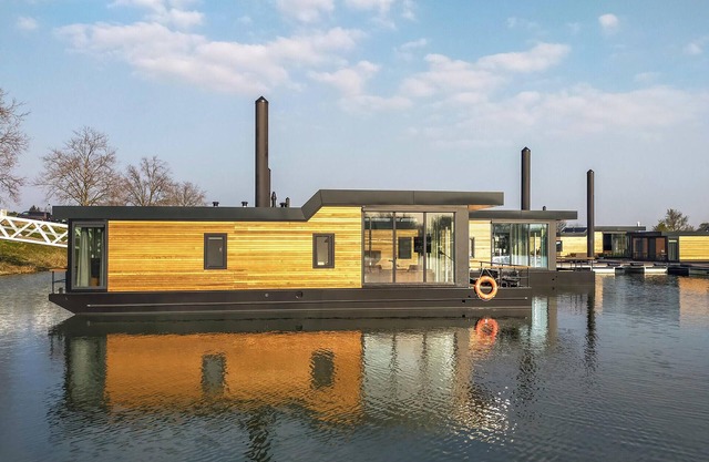 Amazing ship in Ohé & Laak with WiFi