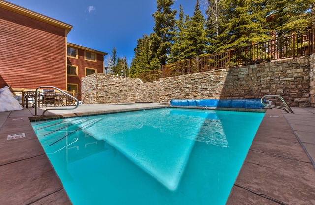 Amazing Views & Private Hot Tub, 2 Cozy Master BD - Winter escape!