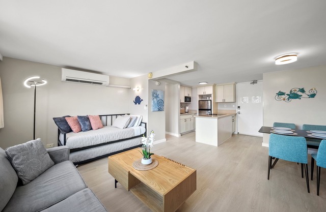 Amazing Views Waikiki Beach 28th Floor 1 Bedroom Family and Group Condo