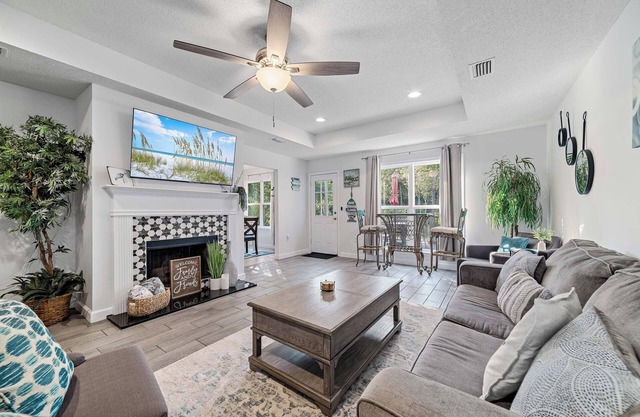 Amazon Riviera. 4-bedroom house with Scenic river view & Florida Room in Foley