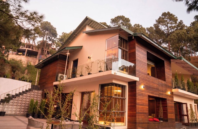 Ambaram 4BR Villa With Jacuzzi and Private Lawn