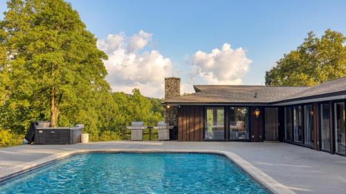 Amber Refresh by AvantStay Pool and Hot Tub