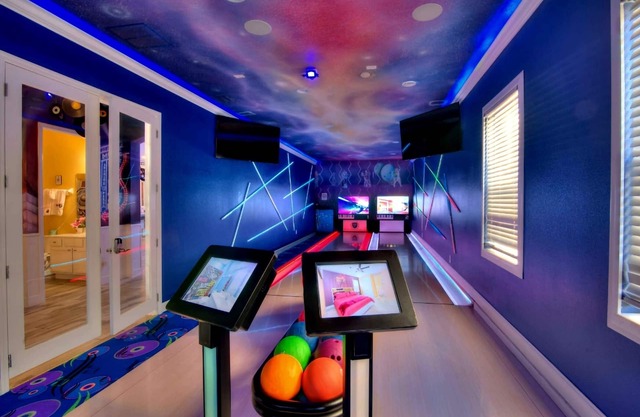America Bowling Villa sleeps 40 FREE early checkin/late check out WHEN available