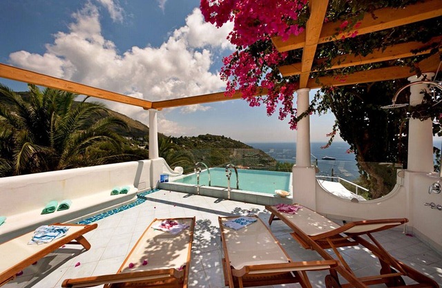 AMORE RENTALS - Villa Ariadne with Dazzling Sea View, Jacuzzi, Pool and Breakfast