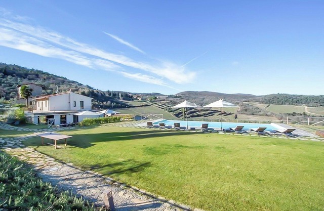 AMORE RENTALS - Villa Mia with Private Pool, Garden, Terraces and Parking