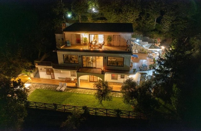 AMORE RENTALS - Villa Savoia with Sea View and Garden