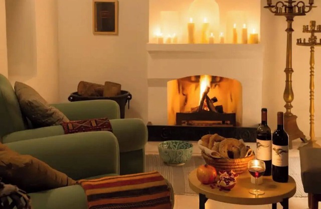 AMPLE PLACES Polytimo HousenTraditional house in the center of Lefkara village