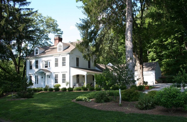 An acclaimed photographer's country home, near private schools!