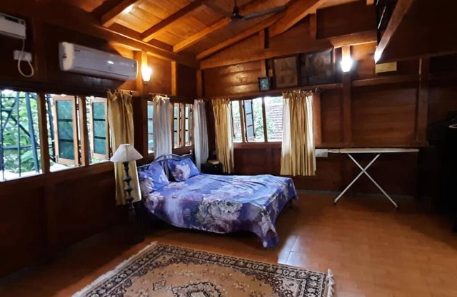 An adorable, spacious, quiet and comfy WFH space