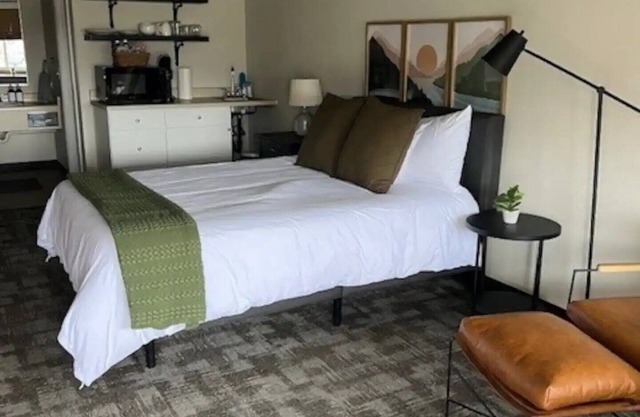 Anchor Point Stays - Room 8