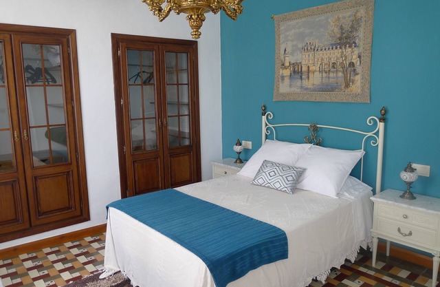 Andalusian house, typical patio, solarium, to visit Granada, Alhambra, free Wifi