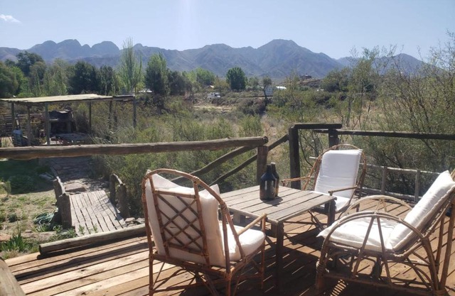 Andes Sol y río cabañas vacacionales en la montaña mendoza