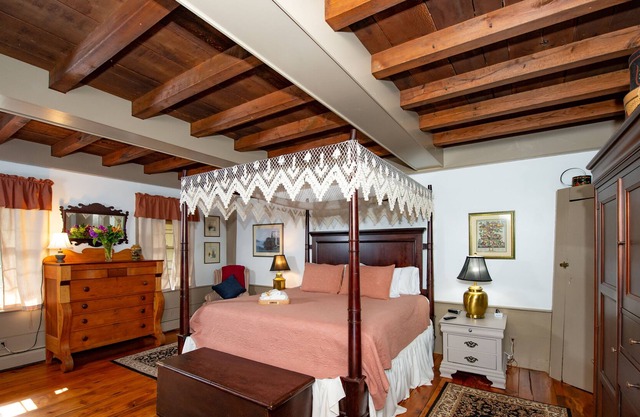 Andrew Clark House 1700's Get Away!