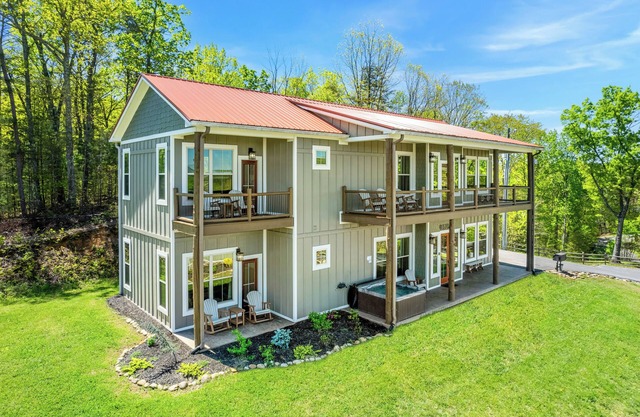 Angel’s Overlook | Hot Tub, Theater & Views – Sleeps 12 in the Smokies