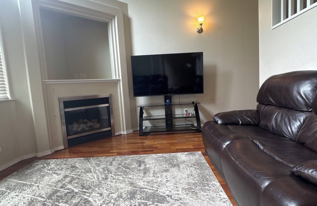 Angkla suits 4-bedroom house located in E.G with WiFi, washer, dryer and garage