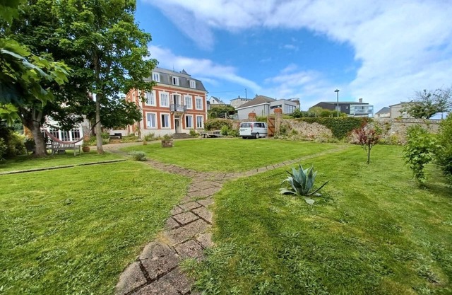Anglo-Norman villa, 200m from the beach, sea view, 200m from the port shops