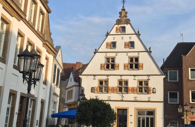 "Anna": Apartment for up to 6 people in the most beautiful house of Rheine, right on the market