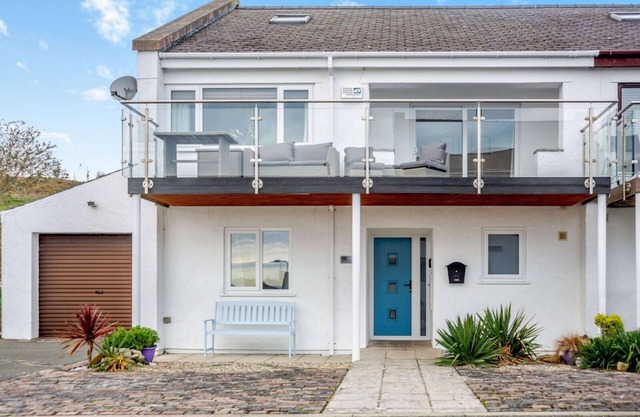 Annedd Lon: 4 Bed house with sea views and a short walk to the beach and village